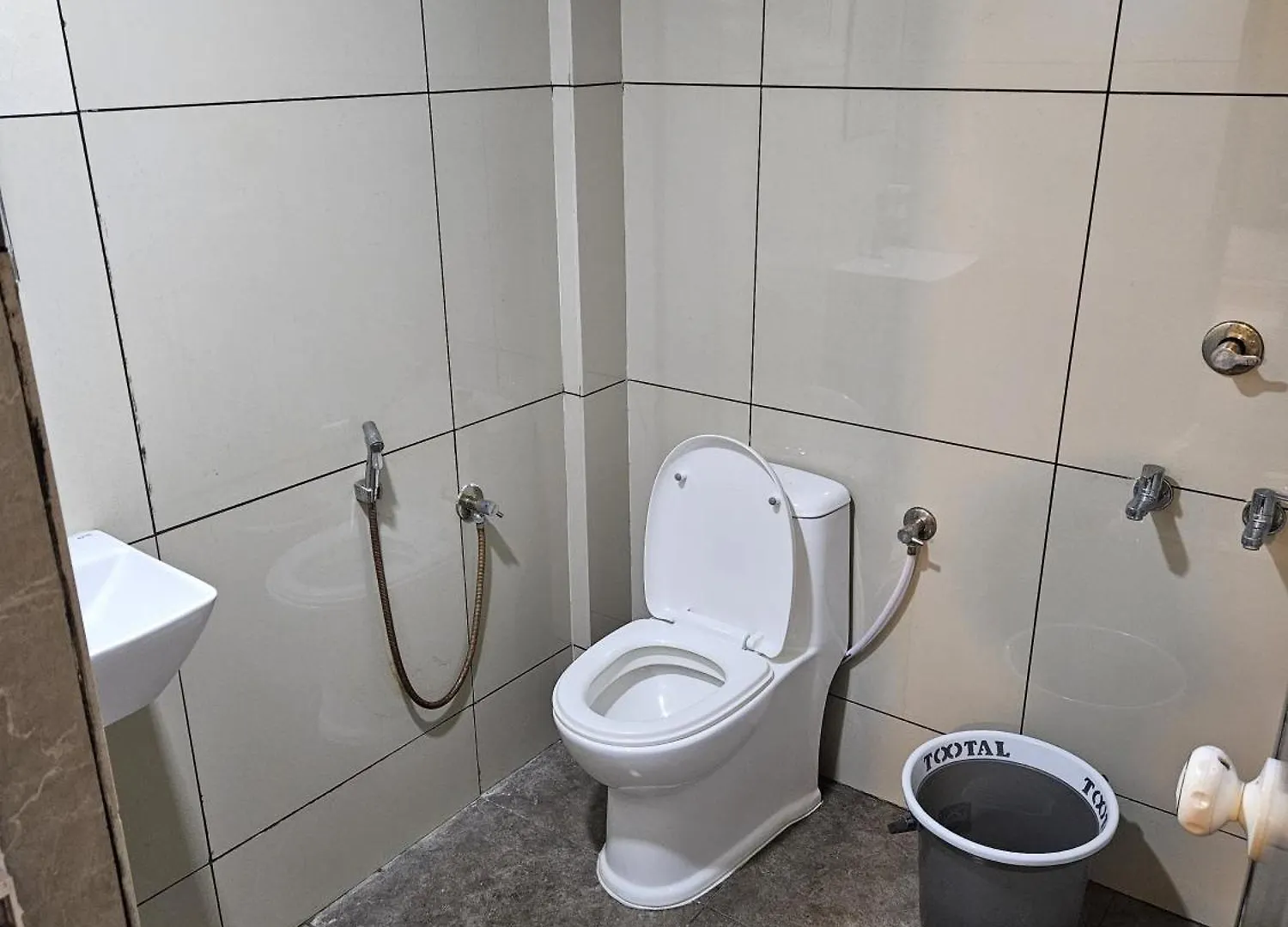 Chilambukadan Residency Hotel Kochi